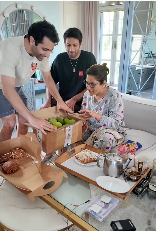 अर्चना पूरन सिंह को बेटों ने दिया मदर्स डे का खास तोहफा, आर्यमान बोले – ‘मैं तो अडॉप्टेड हूं’